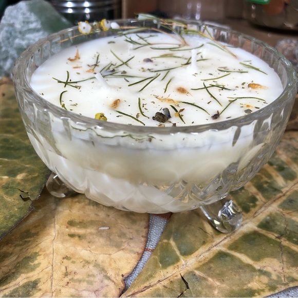 Handmade Soy Candle: Snow In the Woods - Picture 2 of 6